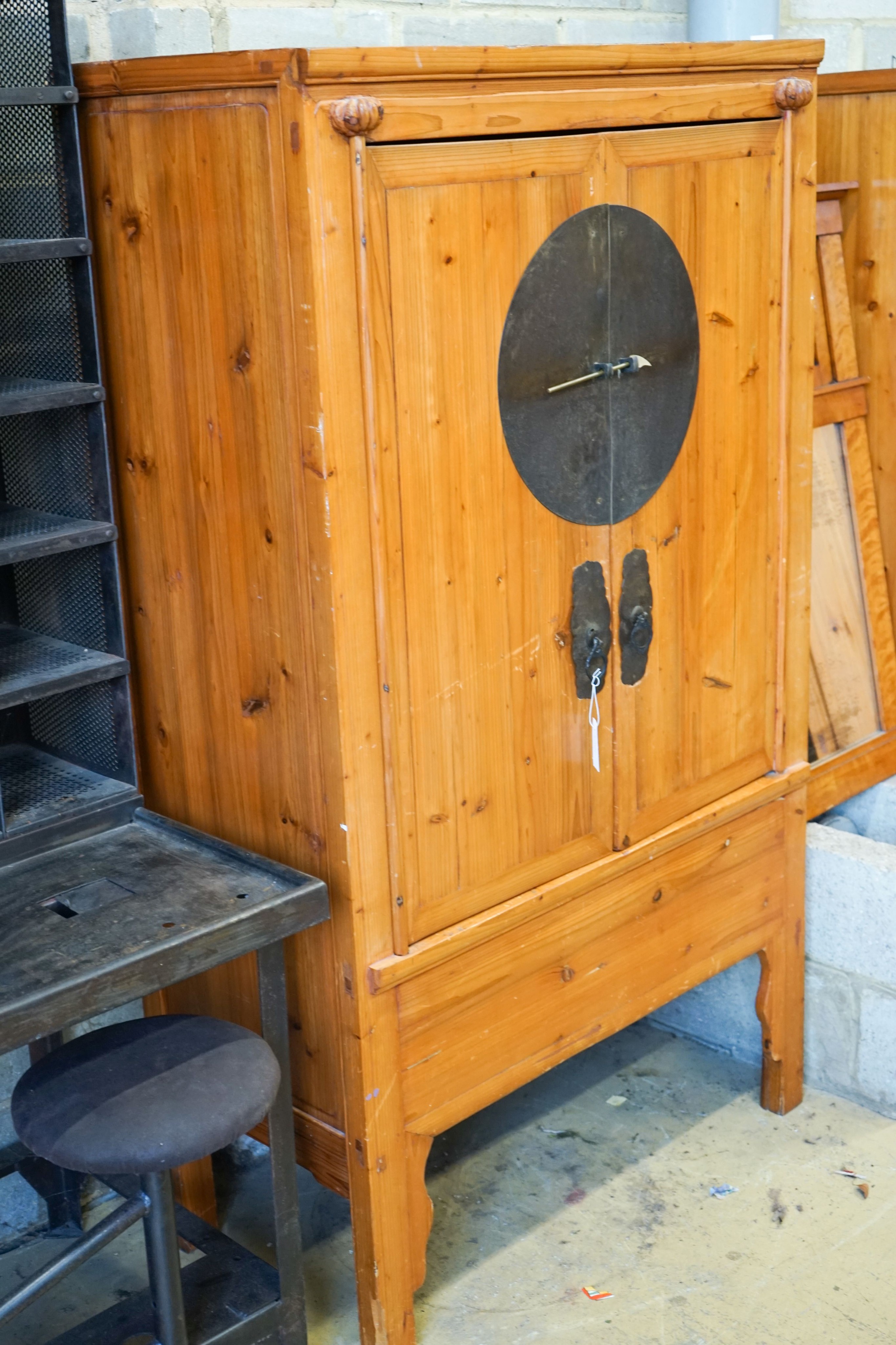 A Chinese pine cabinet, width 100cm, depth 51cm, height 176cm